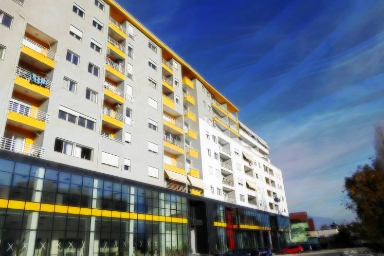 NJESI SHERBIMI ME QERA